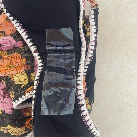 New! Victoria’s Secret Floral Cutout Ruffled One Piece Swimsuit 37164 - Picture 7 of 9